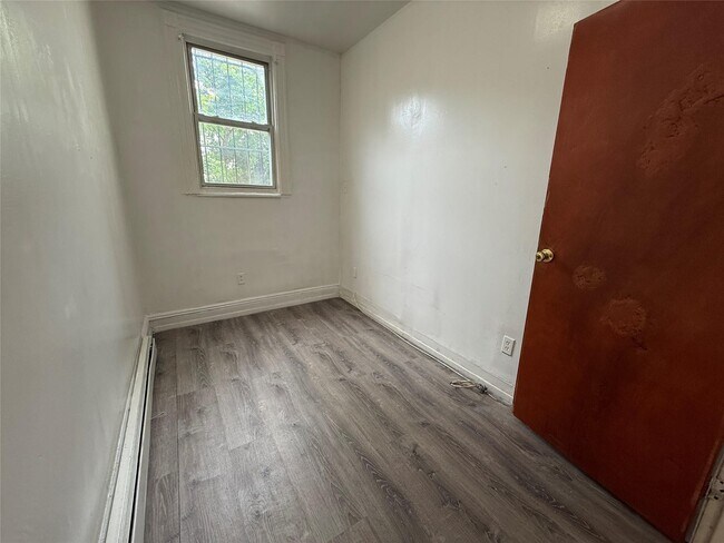 Foto del edificio - 13 McClancy Pl