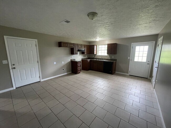 Foto del edificio - 3 bedroom, 2 bathroom home in the heart of...
