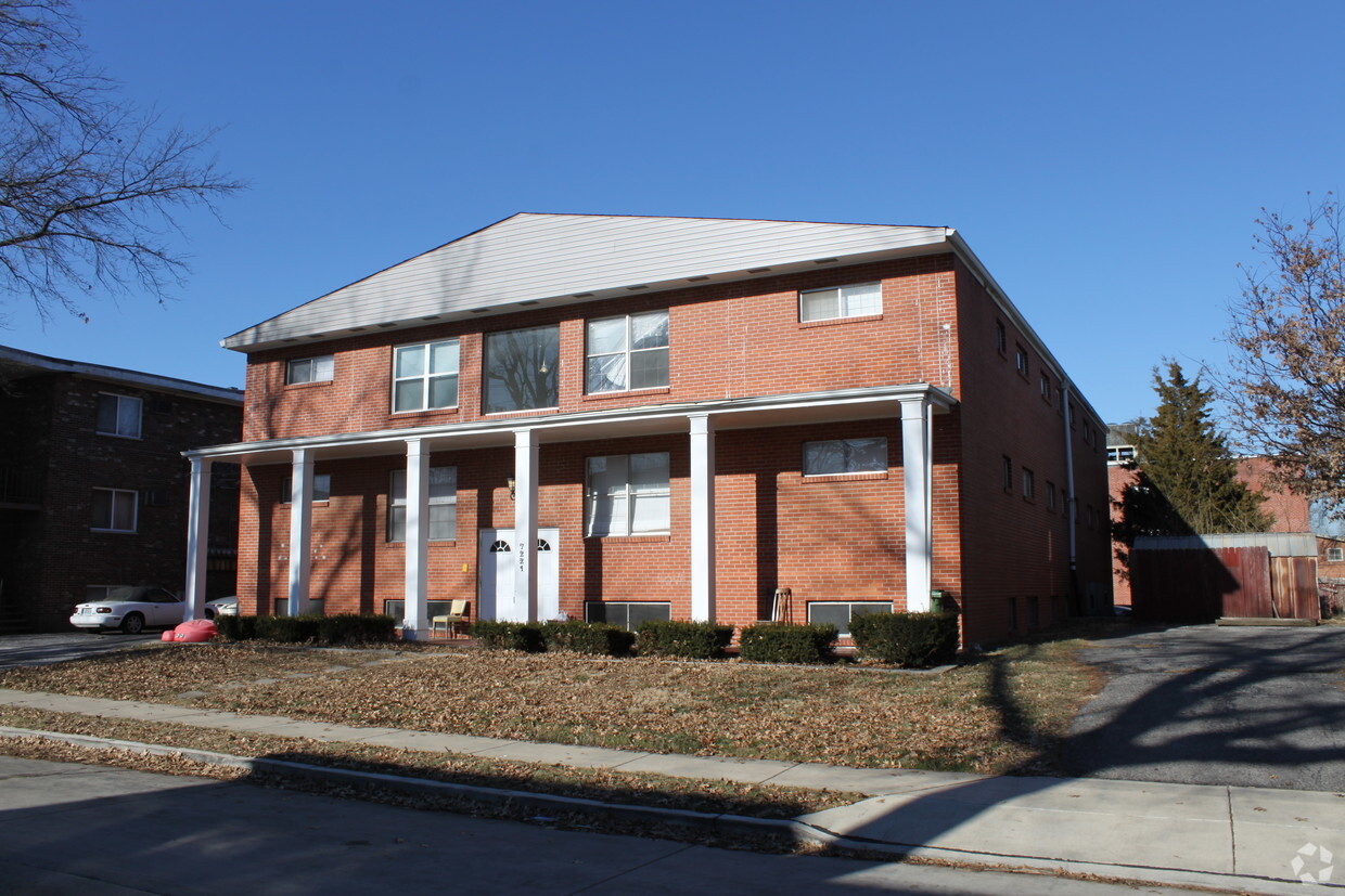 Building Photo - Sarah Anna Apartments