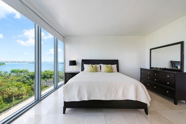 Foto del edificio - 601 NE 36th St