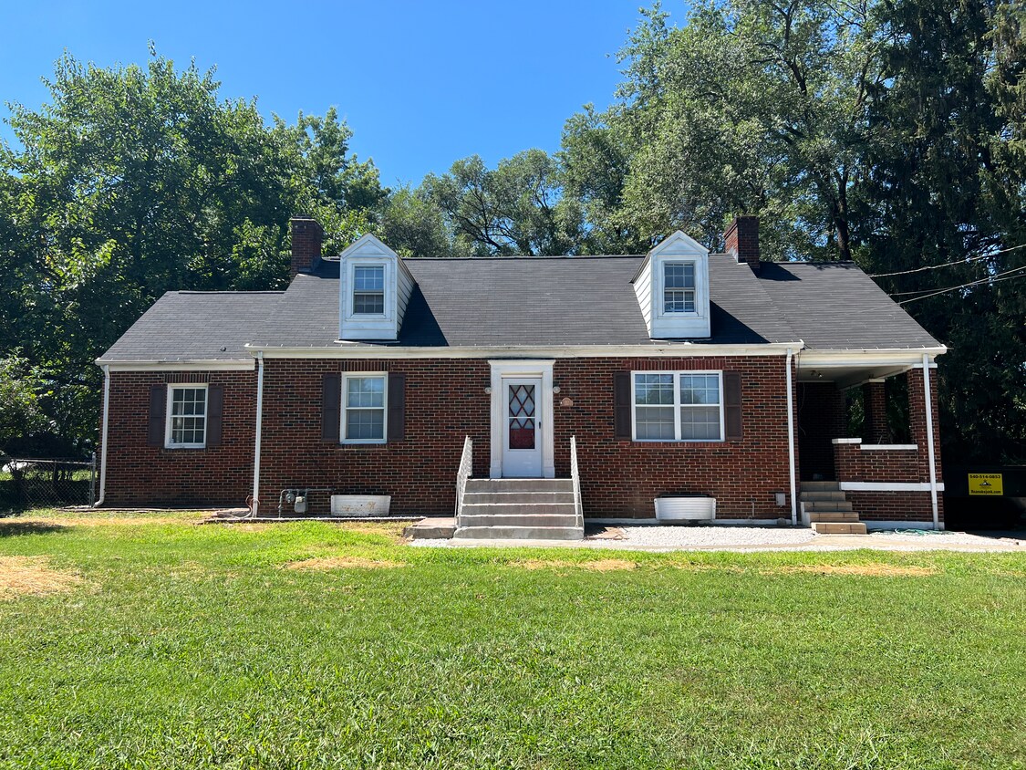 Primary Photo - 212 Juniper St NW