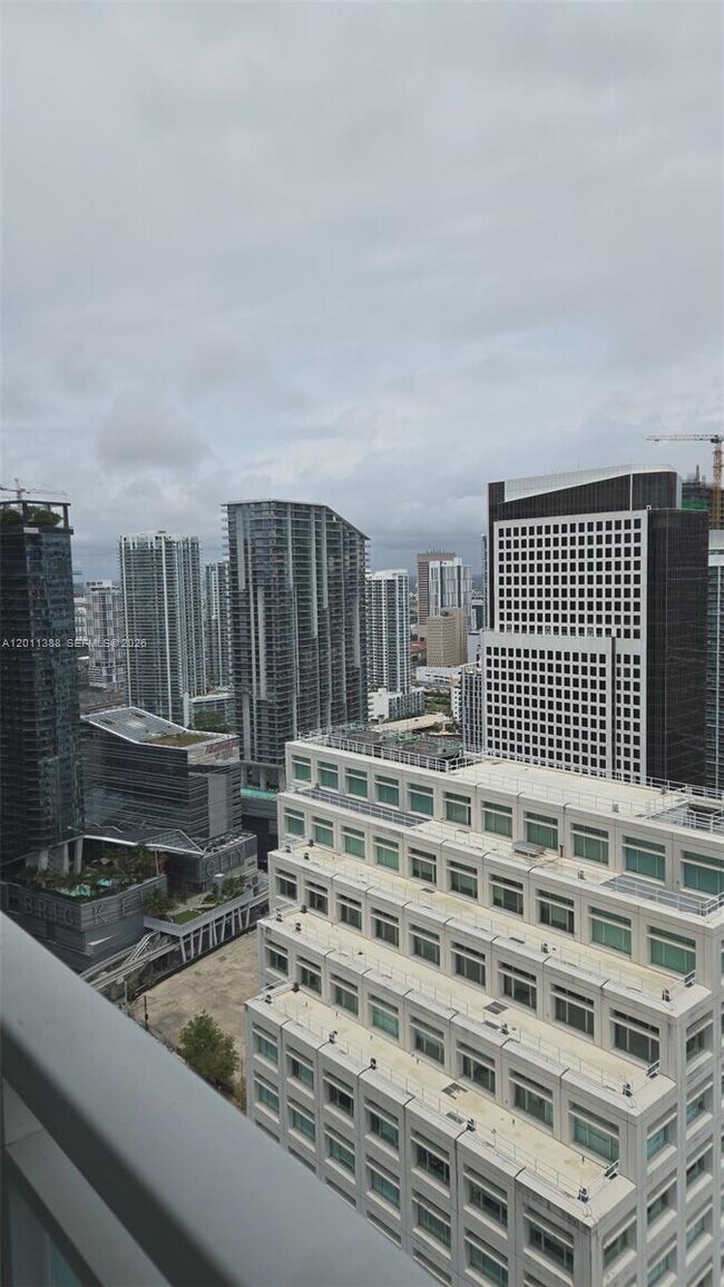 Building Photo - 950 Brickell Bay Dr