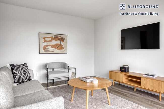 Building Photo - 30 Waterside Plaza