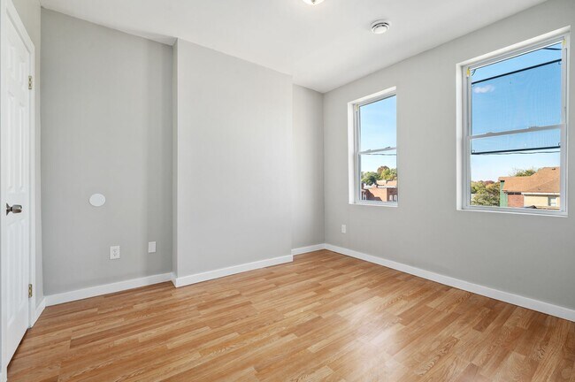 Foto del edificio - 3217-3219 Camp Street