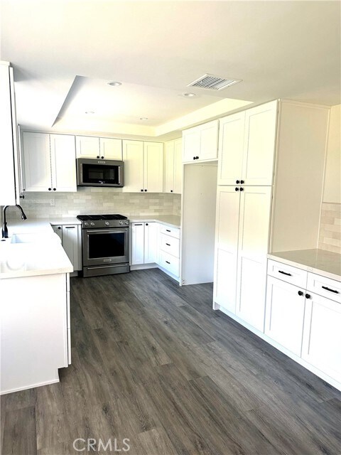 Foto del edificio - 8891 Baywood Dr