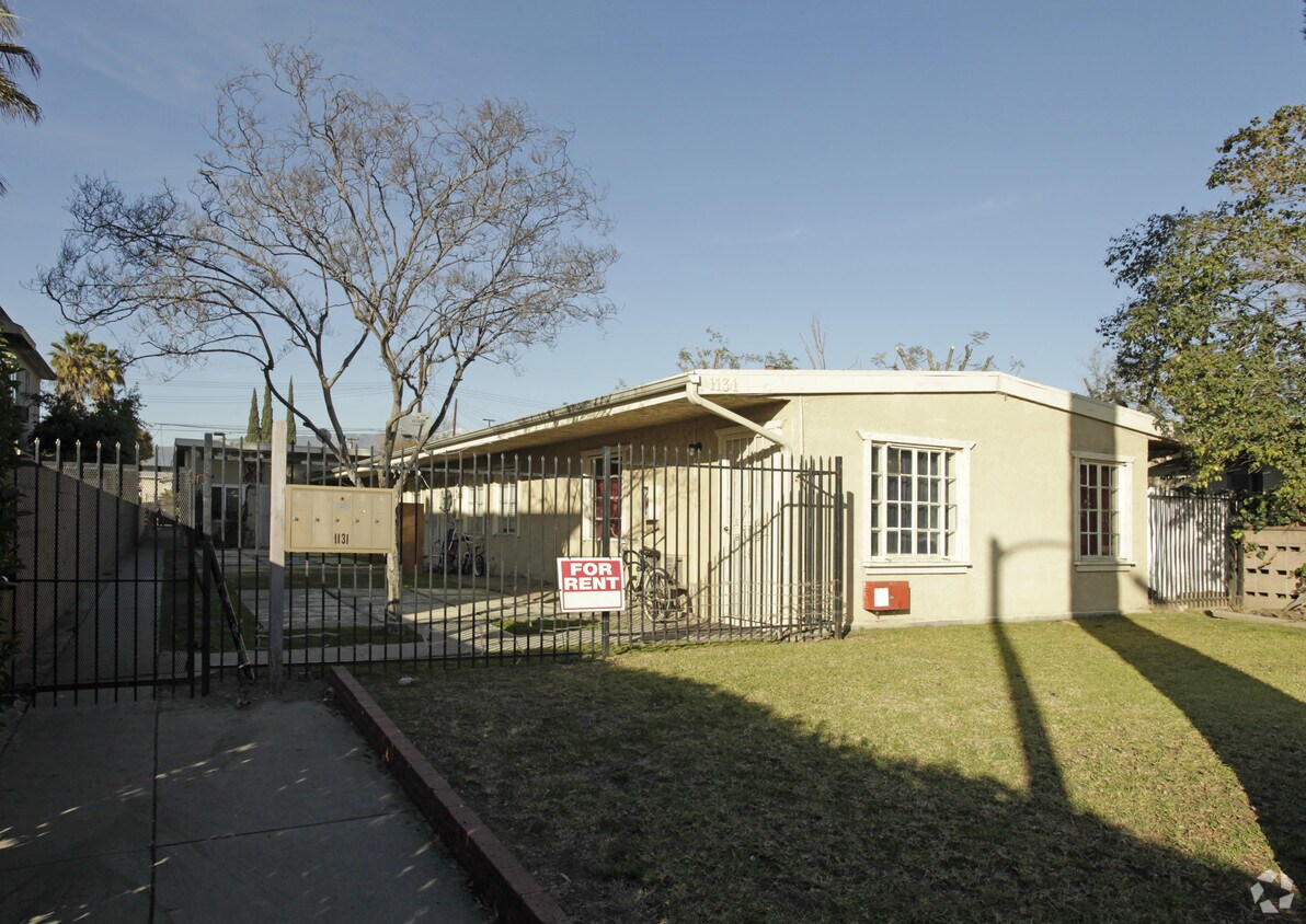 Primary Photo - 1131 E PASADENA ST