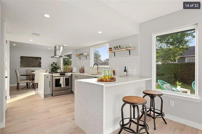 Foto del edificio - 6102 Smith Oak Trail