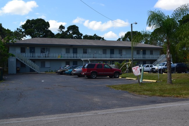 Building Photo - Woodside Apartments