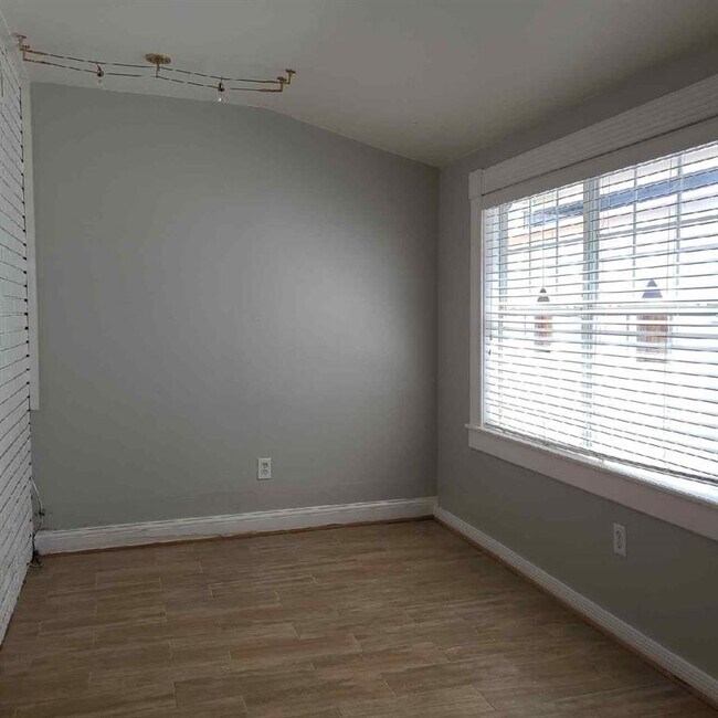 Building Photo - 811 Lovett Blvd
