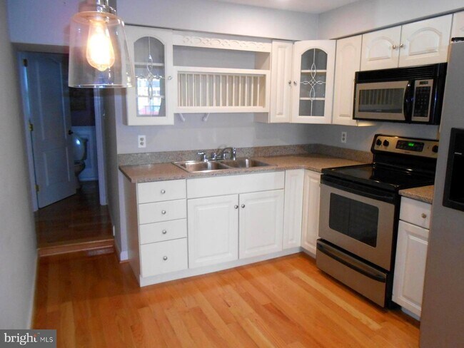 Foto del edificio - 1823 Aliceanna St