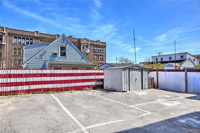 Building Photo - 24 Ida St