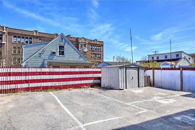 Foto del edificio - 24 Ida St