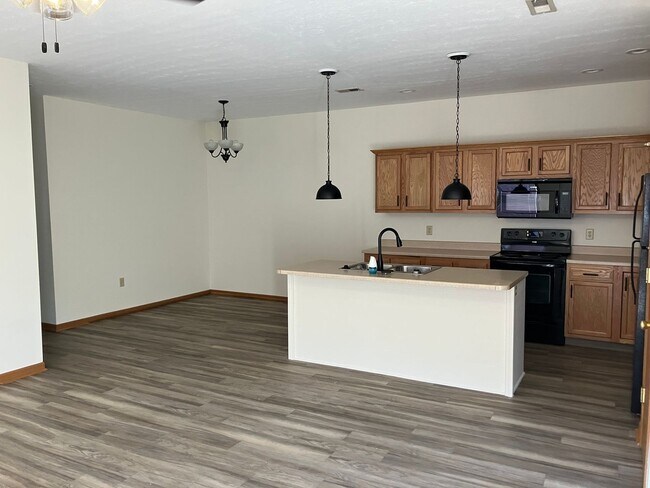 Building Photo - Modern & Spacious 3-Bedroom Ranch Condo – Coming mid-August 2026!