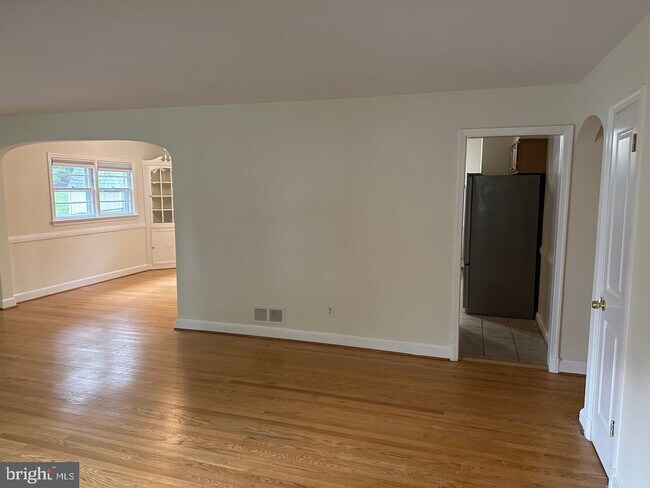 Building Photo - 9703 Woodland Dr