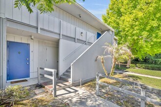 Building Photo - 10 Sheoah Blvd