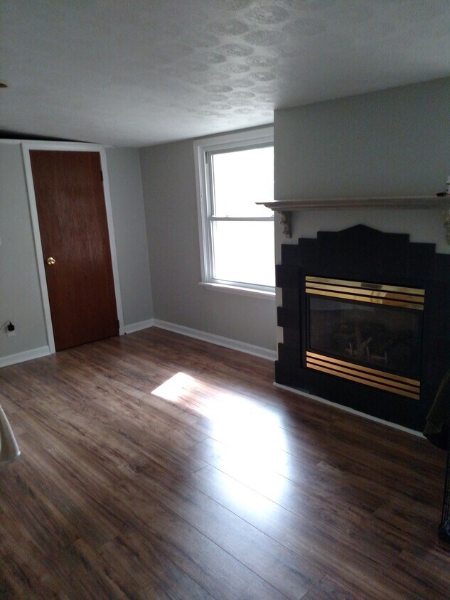 366 Adrian Dr, Berea, OH 44017 House for Rent in Berea, OH