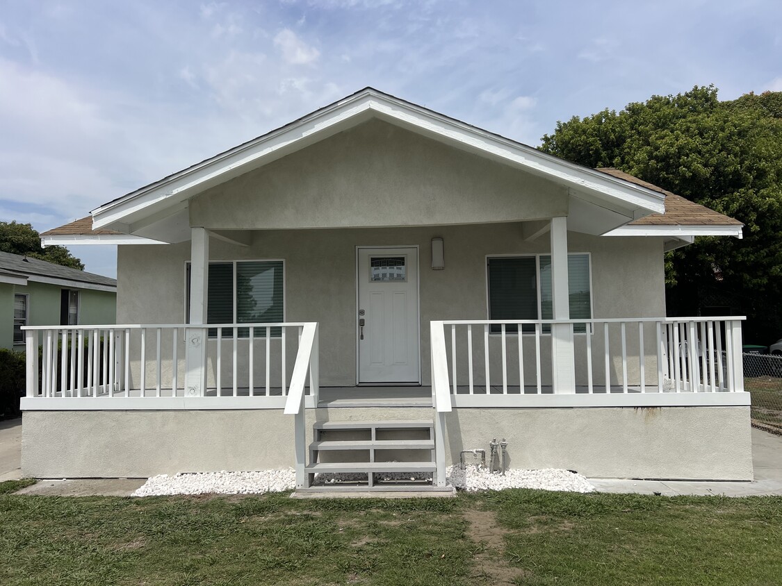 Photo - 9717 Oak St (Bellflower, CA)