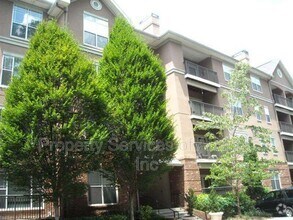 Building Photo - 5559 Glenridge Dr