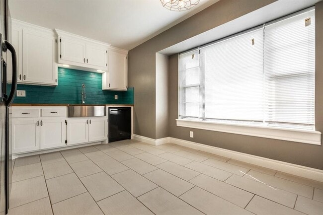Building Photo - 709 NE 79th Pl
