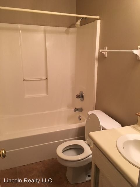 Building Photo - 2204 Pin Oak Cir