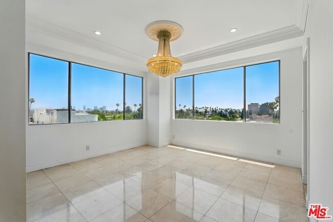 Building Photo - 321 N Oakhurst Dr