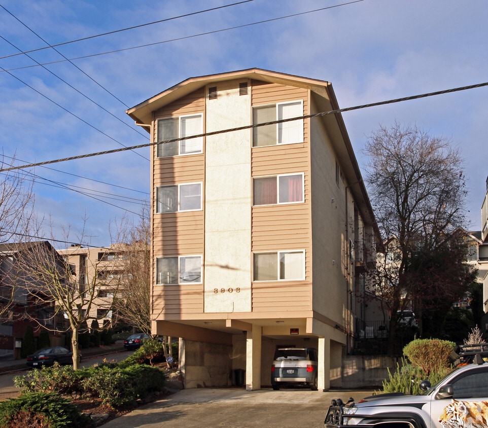 Building Photo - 3903 Woodland Park Ave N