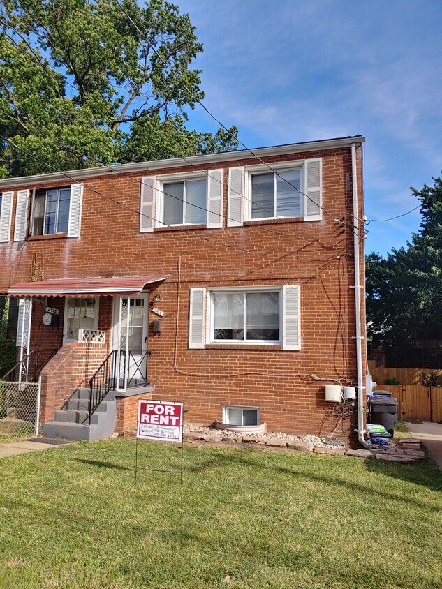 2914 23rd St S, Arlington, VA 22206 Townhouse for Rent in Arlington