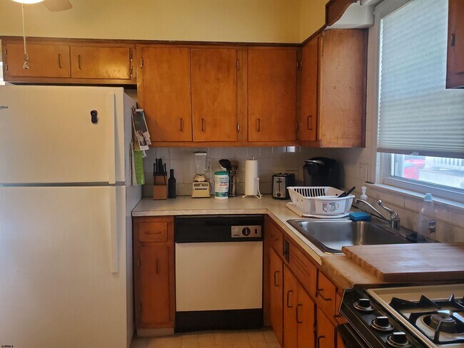 Building Photo - 19 N Clermont Ave
