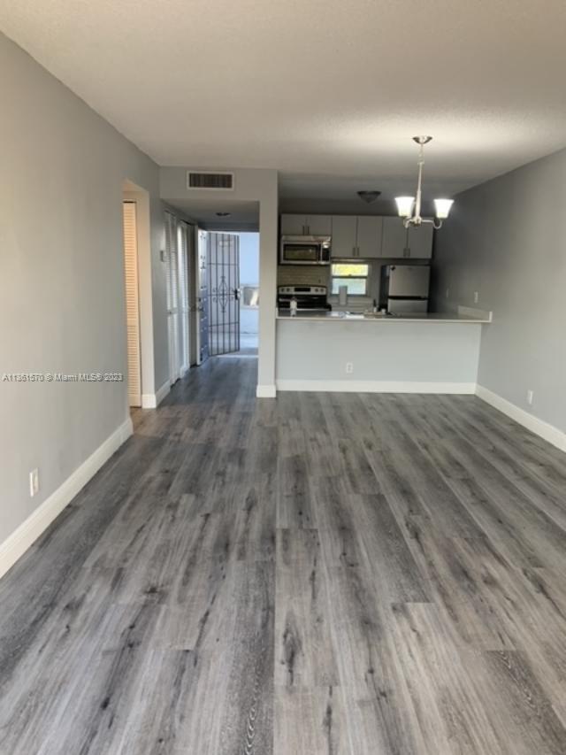 Foto del edificio - 8620 N Sherman Cir