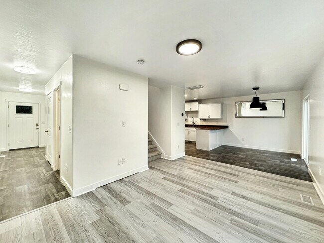 Foto del edificio - Beautiful Townhouse in Draper - 3 BD 2.5 BA 2 GA - 2250 Square Feet