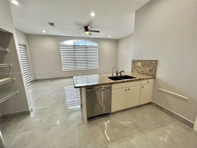 Foto del edificio - 3810 SW 51st St