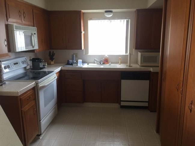 Interior Photo - 6000 E Appian Way