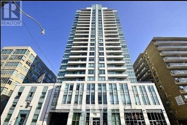 Photo du bâtiment - 212 Eglinton Ave E