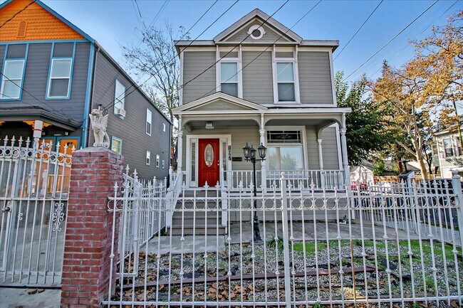 Building Photo - 197 N 9th St