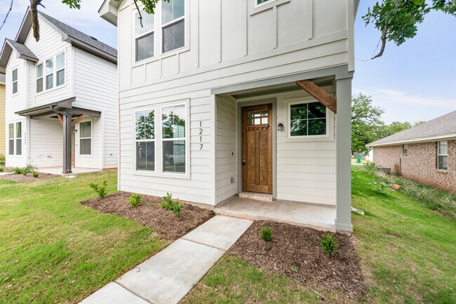 Foto del edificio - 1226 Elm Ct