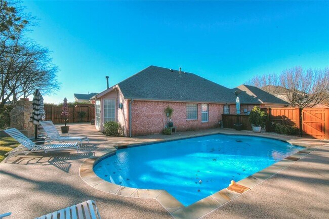 Building Photo - 6 Hideaway Ct