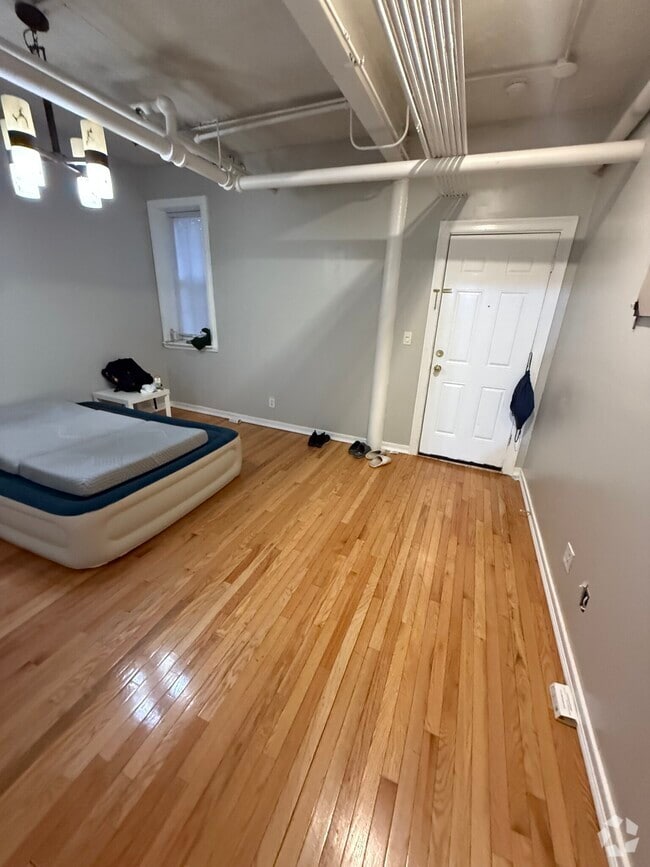 Building Photo - 463 Park Dr