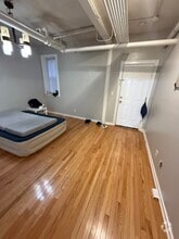 Building Photo - 463 Park Dr
