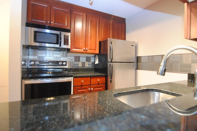 Building Photo - 108 Eastern Ave