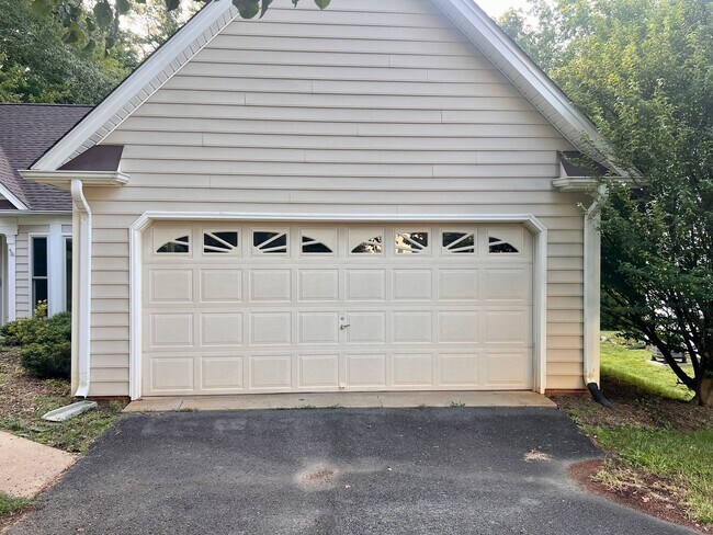 Building Photo - 1923 N English Oaks Cir