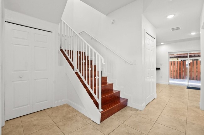 Foto del edificio - Prime Hialeah Location Spacious Home Close to Everything