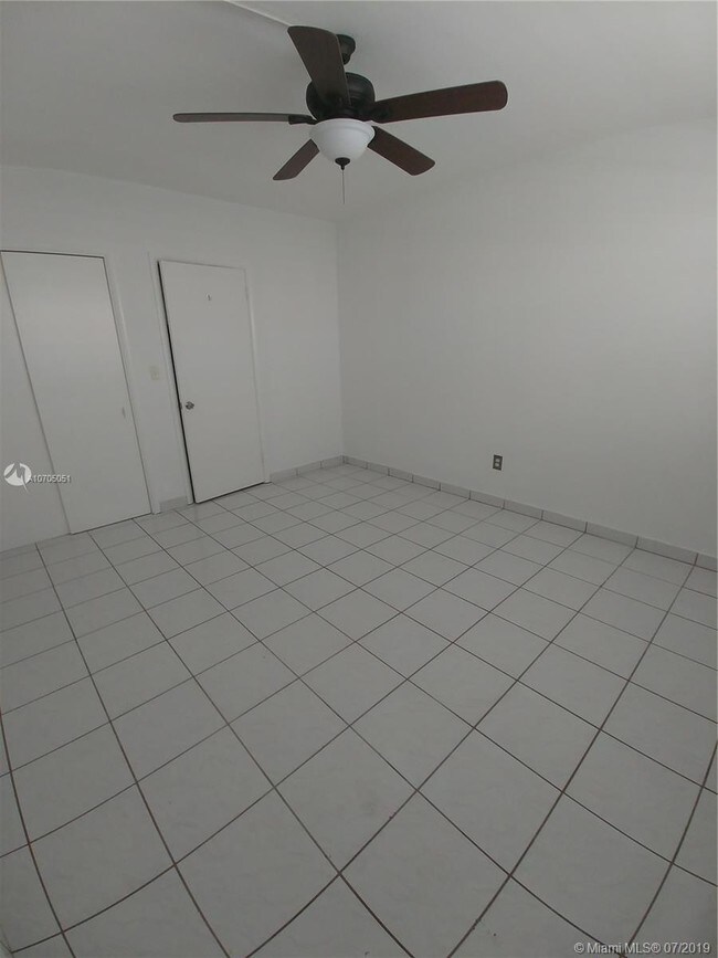 Foto del edificio - 8540 Byron Ave