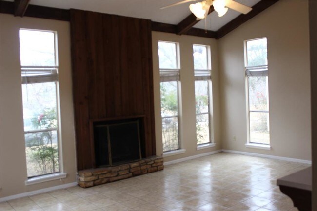 Building Photo - 8 Townhouse Cir
