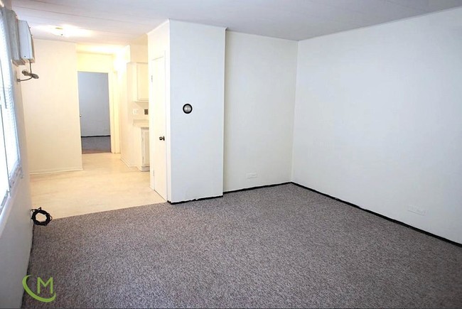 Building Photo - 9612 IVANHOE Ave