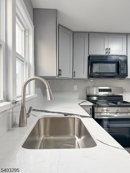 Building Photo - 90 E 9th St