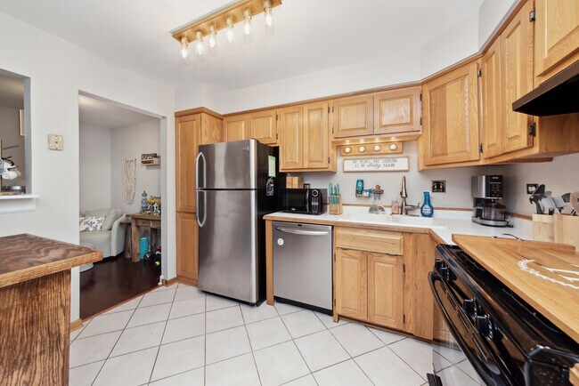 Building Photo - 541 73rd St