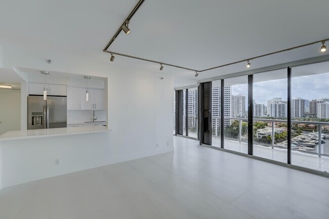 Foto del edificio - 3640 Yacht Club Dr