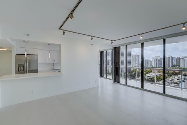 Building Photo - 3640 Yacht Club Dr