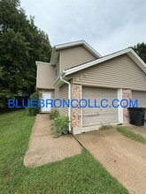 Building Photo - 415 NE Churchill St