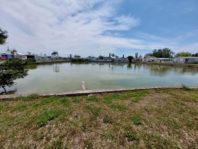 Building Photo - 810 51st Ave W